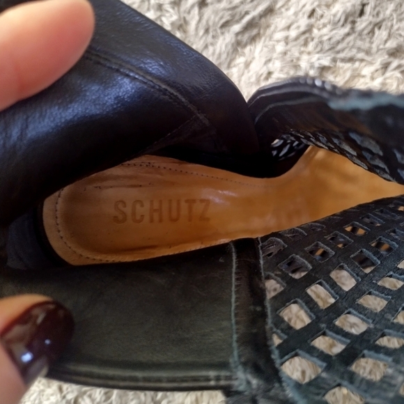 Schutz fishnet pointy toe chain buckle heel booties sz 8,5 - Picture 8 of 8